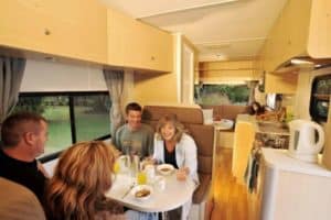 maui_platinum_inetranl_shot_family_breaksfast